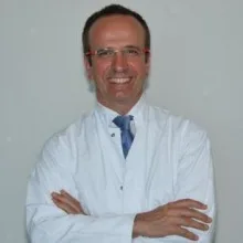 Prof. Dr. Birol Civelek — Plastik Rekonstrüktif Ve Estetik Cerrahi, Çankaya, Ankara. Portre fotoğrafı.