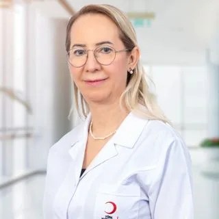 Uzm. Dr. Ayla Kocatepe — Göğüs Hastalıkları, Maltepe, İstanbul. Portre fotoğrafı.