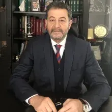 Op. Dr. Mehmet Ketene — Plastik Rekonstrüktif Ve Estetik Cerrahi, Ankara. Portre fotoğrafı.