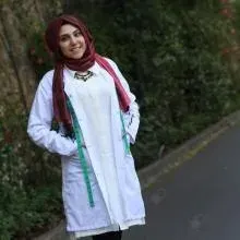 Dyt. Ayşenur Alpaslan — Diyetisyen, Bursa. Portre fotoğrafı.