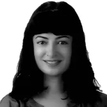 Uzm. Dr. Özge Yükselay — Psikiyatri, İstanbul. Portre fotoğrafı.