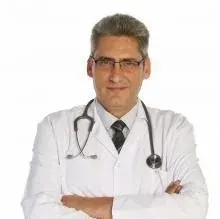 Uzm. Dr. Ahmet Uslu — İç Hastalıkları, İstanbul. Portre fotoğrafı.