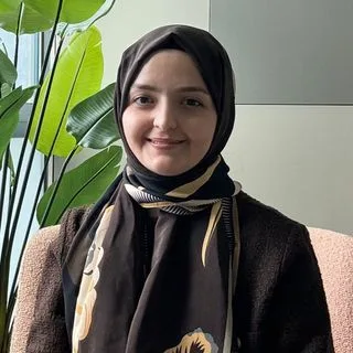 Psk. Büşra Varlı — Psikoloji. Portre fotoğrafı.