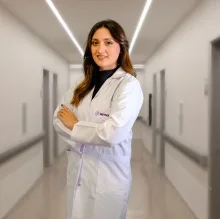 Psk. İrem Ersay — Psikoloji, Çiğli, İzmir. Portre fotoğrafı.