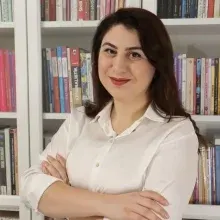Psk. Dr. Elif Nur Yazıcı — Psikoloji, İstanbul. Portre fotoğrafı.