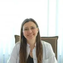 Prof. Dr. Banu Acar — Göz Hastalıkları, İstanbul. Portre fotoğrafı.