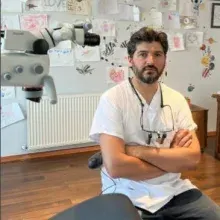 Uzm. Dt. Muhammed Demir — Çocuk Diş Hekimliği (Pedodonti), Çorlu, Tekirdağ. Portre fotoğrafı.