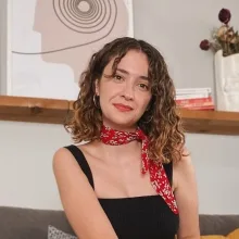 Uzm. Psk. Merve Akça — İzmir. Portre fotoğrafı.