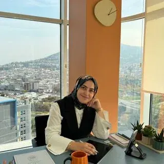 Dyt. Zeliha Aras — Diyetisyen, Nilüfer, Bursa. Portre fotoğrafı.