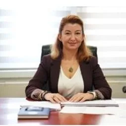 Uzm. Dr. Ayşe Güler — Nöroloji, Bornova, İzmir. Portre fotoğrafı.