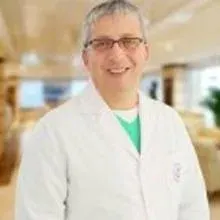 Prof. Dr. Mehmet Tezer — Ortopedi Ve Travmatoloji, İstanbul. Portre fotoğrafı.