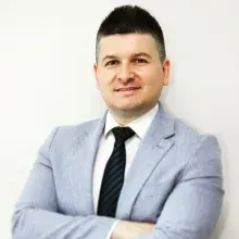 Doç. Dr. Refik Kunt — Nöroloji, Aydın. Portre fotoğrafı.