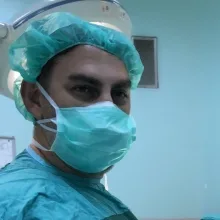 Op. Dr. Cem Karabulut — Beyin Ve Sinir Cerrahisi, Sarıyer, İstanbul. Portre fotoğrafı.