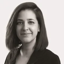 Uzm. Psk. Zehra Olcay Tuna — Psikoloji. Portre fotoğrafı.