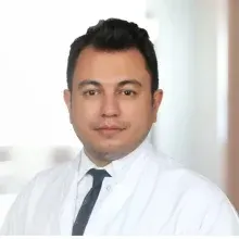 Op. Dr. Cem Yıldırım — Plastik Rekonstrüktif Ve Estetik Cerrahi, İstanbul. Portre fotoğrafı.