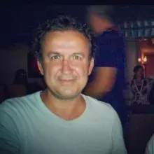 Dr. Tekbir Atay — Nefroloji, İstanbul. Portre fotoğrafı.