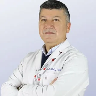 Op. Dr. Özkan Kantarcı — Kalp Ve Damar Cerrahisi, Üsküdar, İstanbul. Portre fotoğrafı.