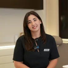 Dt. Firdevs Aylin Şahiner — Diş Hekimi, İstanbul. Portre fotoğrafı.