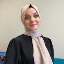 Psk. Dan. Edanur Uğur — Psikolojik Danışma ve Rehberlik, İstanbul. Portre fotoğrafı.