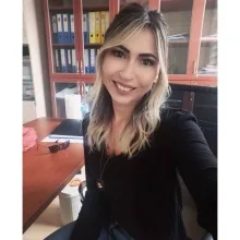 Kl. Psk. Kübra Artuç — Psikoloji, Ümraniye, İstanbul. Portre fotoğrafı.