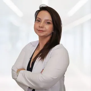 Op. Dr. Seren Oğuz — Kadın Hastalıkları Ve Doğum, Bursa. Portre fotoğrafı.