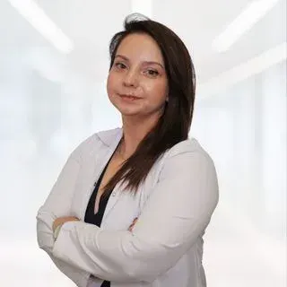 Op. Dr. Seren Oğuz — Kadın Hastalıkları Ve Doğum, Bursa. Portre fotoğrafı.