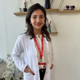 Op. Dr. Leyla Asker — Kadın Hastalıkları Ve Doğum, Yüreğir, Adana. Portre fotoğrafı.