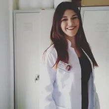 Dkt. Nilay Gedik — Dil ve Konuşma Terapisi, İstanbul. Portre fotoğrafı.