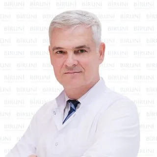 Prof. Dr. Özcan Yıldız — Tıbbi Onkoloji, Küçükçekmece, İstanbul. Portre fotoğrafı.