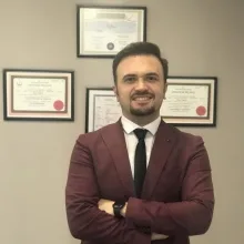 Uzm. Dr. Okan Tuğral — Kocaeli. Portre fotoğrafı.