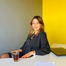 Dyt. Gözde Ceren Çelik — Diyetisyen. Portre fotoğrafı.