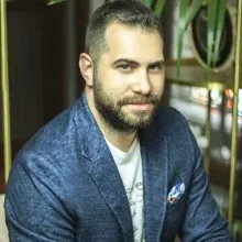 Op. Dr. Tahir Gökhan Haytoğlu — Plastik Rekonstrüktif Ve Estetik Cerrahi, İstanbul. Portre fotoğrafı.