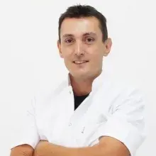 Uzm. Dr. Özgür Suyabatmaz — Fiziksel Tıp Ve Rehabilitasyon, Çukurova, Adana. Portre fotoğrafı.