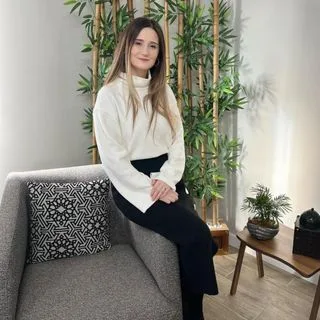 Kl. Psk. Derya Muğlu — Psikoloji, Kocaeli. Portre fotoğrafı.