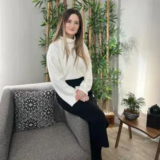 Kl. Psk. Derya Muğlu — Psikoloji, Kocaeli. Portre fotoğrafı.