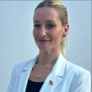 Psk. Nisa Aliş — Psikoloji. Portre fotoğrafı.