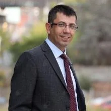 Doç. Dr. Yahya Cem Erbaş — Beyin Ve Sinir Cerrahisi, Ankara. Portre fotoğrafı.