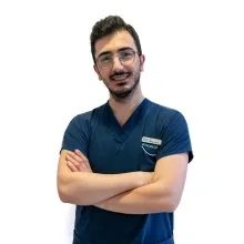 Dt. Ahmet T. Çelik — Diş Hekimi, İstanbul. Portre fotoğrafı.