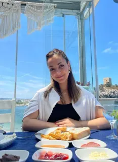Fzt. Özlem Gözlersüzer profilinde yer alan galeri fotoğrafı.