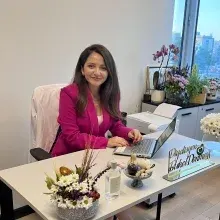 Dyt. Buket Dönmez — Diyetisyen, İstanbul. Portre fotoğrafı.