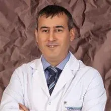 Uzm. Dr. Refik Karakaya — Kardiyoloji, Antalya. Portre fotoğrafı.