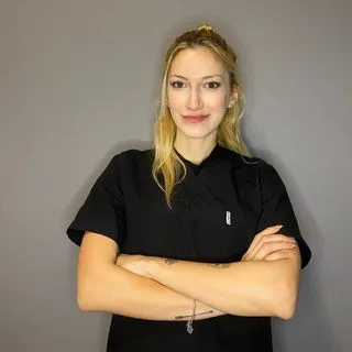 Fzt. Aleyna Turan — Fizyoterapi Ve Rehabilitasyon, İstanbul. Portre fotoğrafı.
