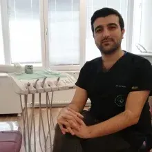Dt. Arif Aras — Diş Hekimi, İstanbul. Portre fotoğrafı.