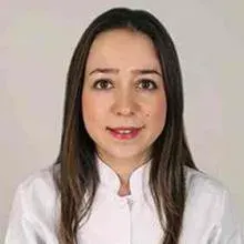 Uzm. Dt. Eylem Coşkun — Periodontoloji, İzmir. Portre fotoğrafı.