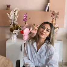Dyt. Nesra Kalkan — Diyetisyen. Portre fotoğrafı.