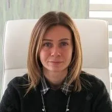 Op. Dr. Esra Yelkenci Aydın — Göz Hastalıkları, İstanbul. Portre fotoğrafı.