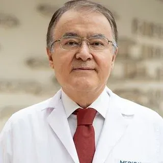 Uzm. Dr. Sadullah Yesevi — Kadın Hastalıkları Ve Doğum, İstanbul. Portre fotoğrafı.