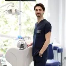 Dr. Dt. Can Berk Özer — İstanbul. Portre fotoğrafı.