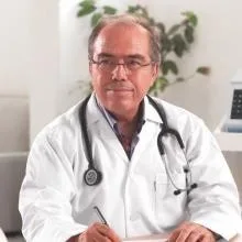Uzm. Dr. Ahmet Şahin Alpay — İzmir. Portre fotoğrafı.