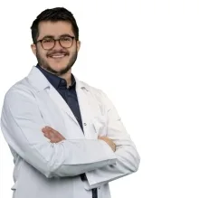 Uzm. Dr. Alperen Emre Akgün — Kardiyoloji, Denizli. Portre fotoğrafı.